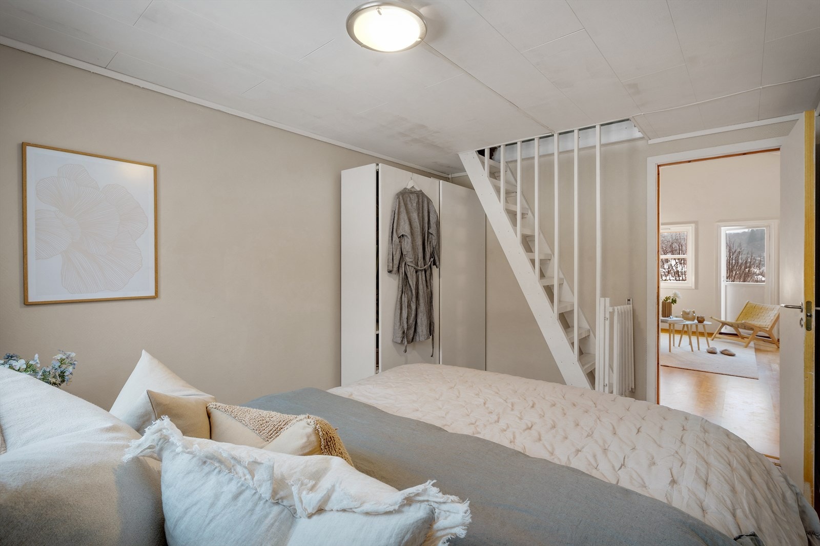 - Trappen opp fra soverommet fører deg til en skjult hems - Galleribilde
