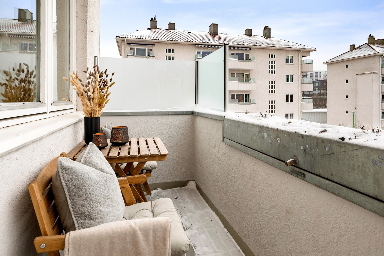 Meget pen og gjennomført 3-roms med solrik balkong og sentral beliggenhet på Majorstuen. Galleribilde