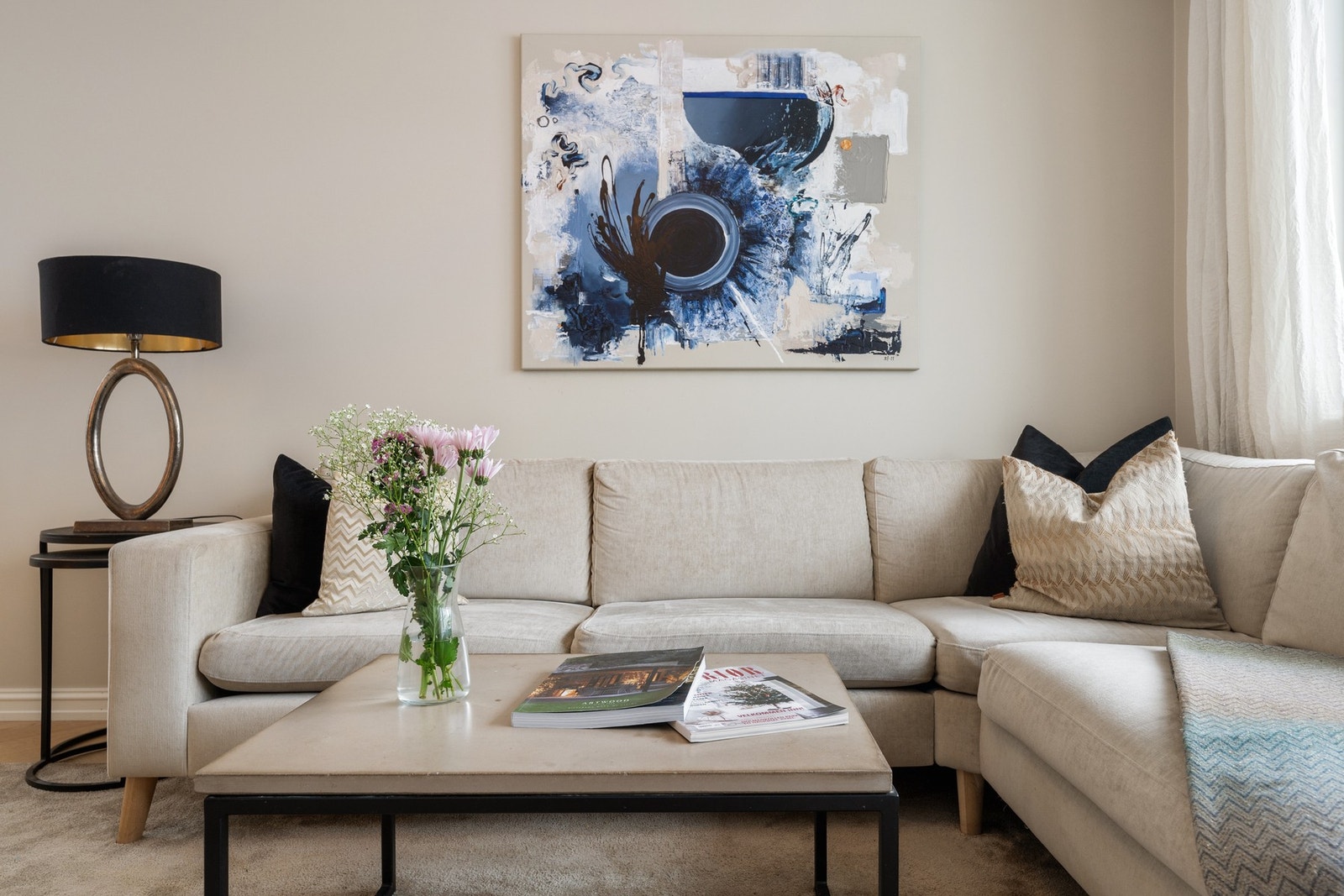 Det er grunnpakke for kabel-tv og internett inkludert i felleskostnadene. Galleribilde