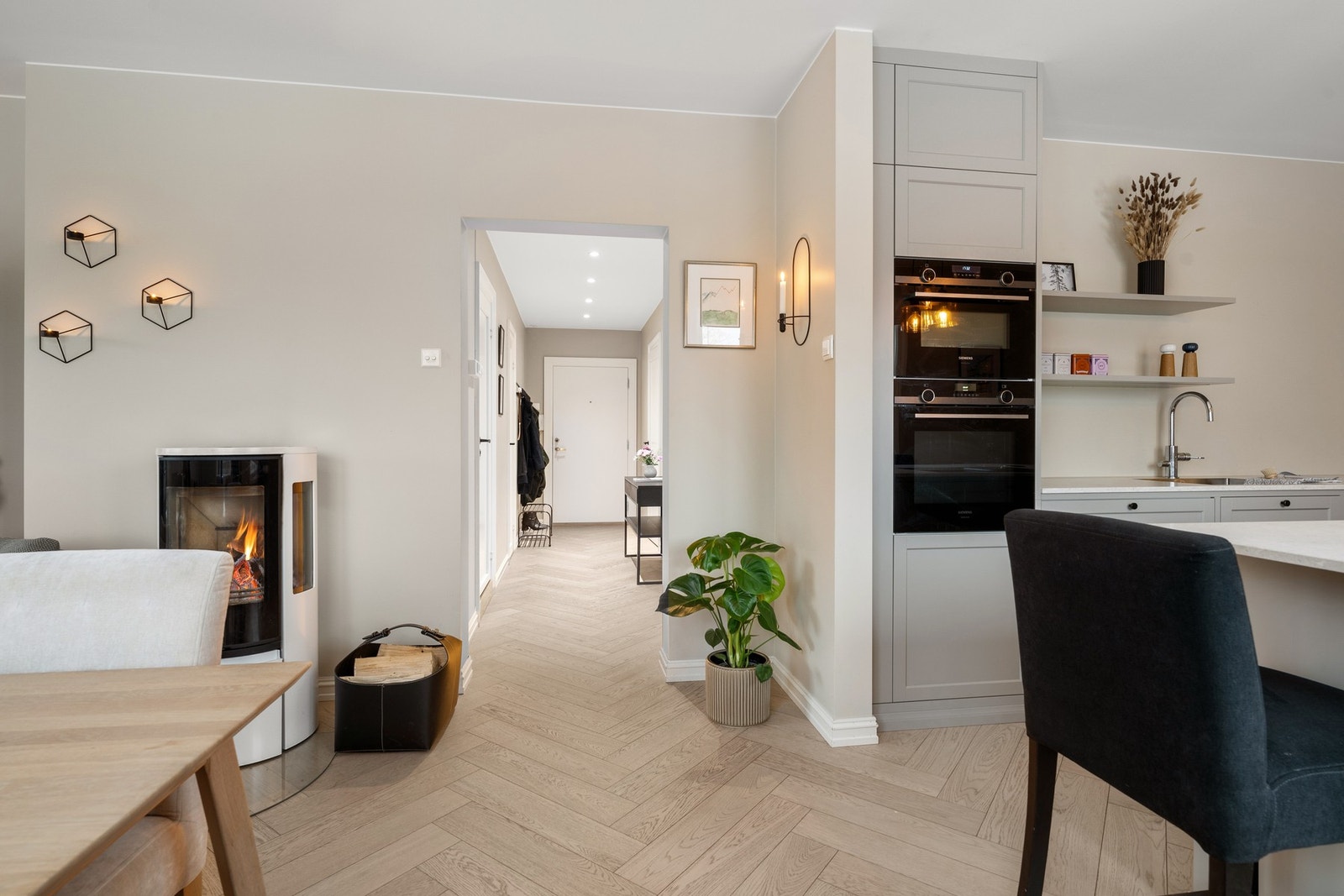 Leiligheten har en praktisk og fin planløsning som gir god arealutnyttelse og gode rom. Galleribilde