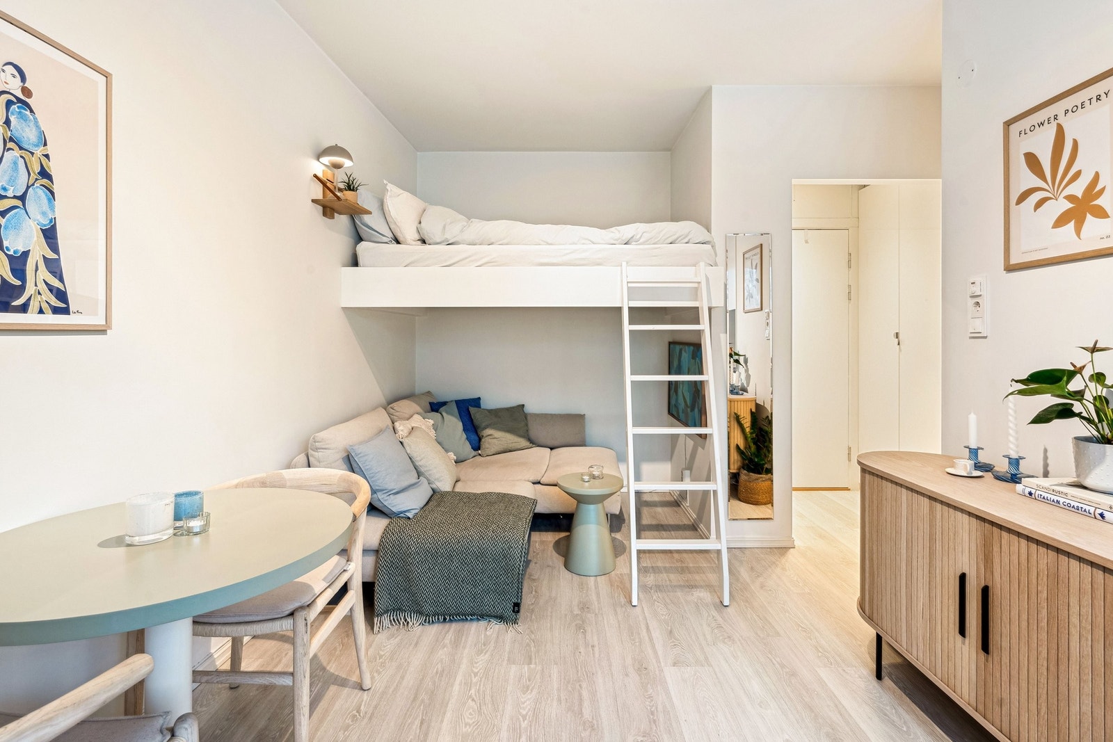 Følger med stige som enkelt kan festes og flyttes etter behov. Galleribilde