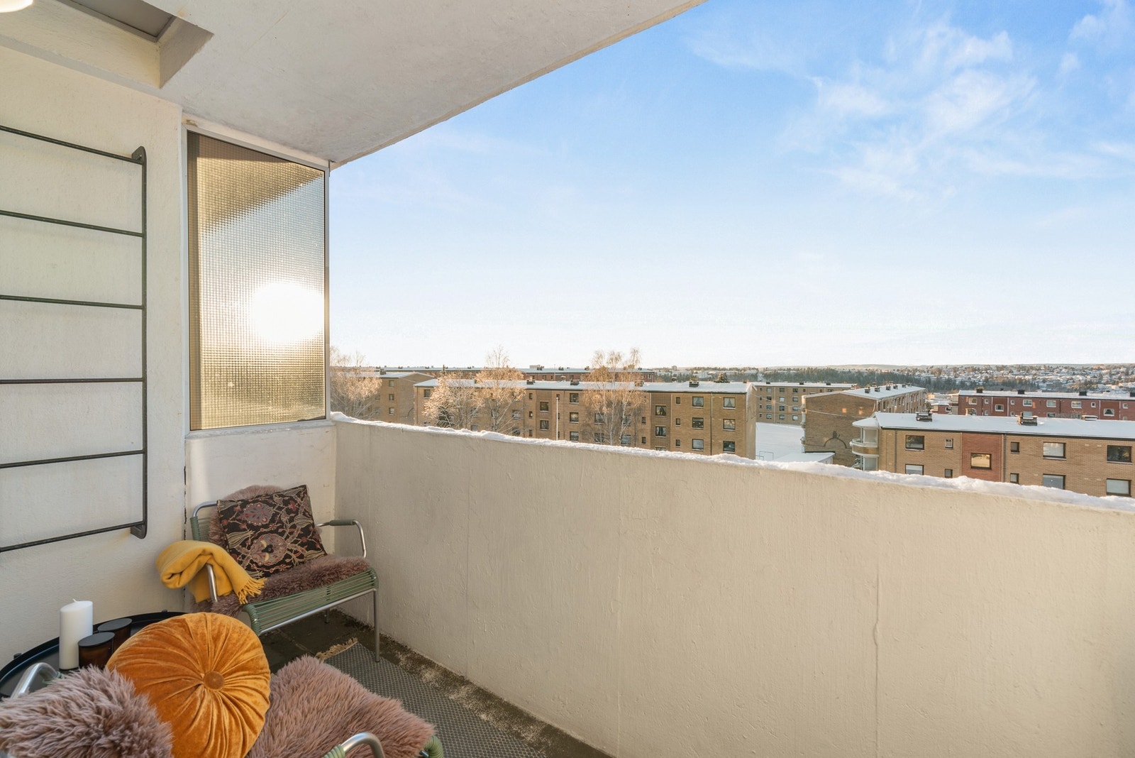 Fra stuen er det utgang til balkong Galleribilde