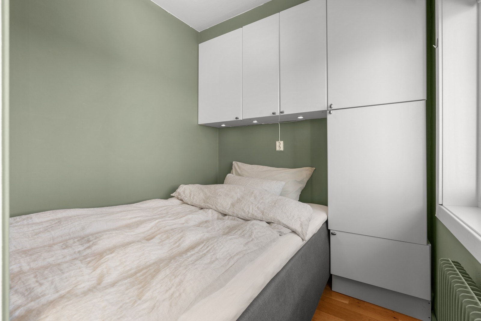 Her medfølger det praktisk garderobeskap Galleribilde