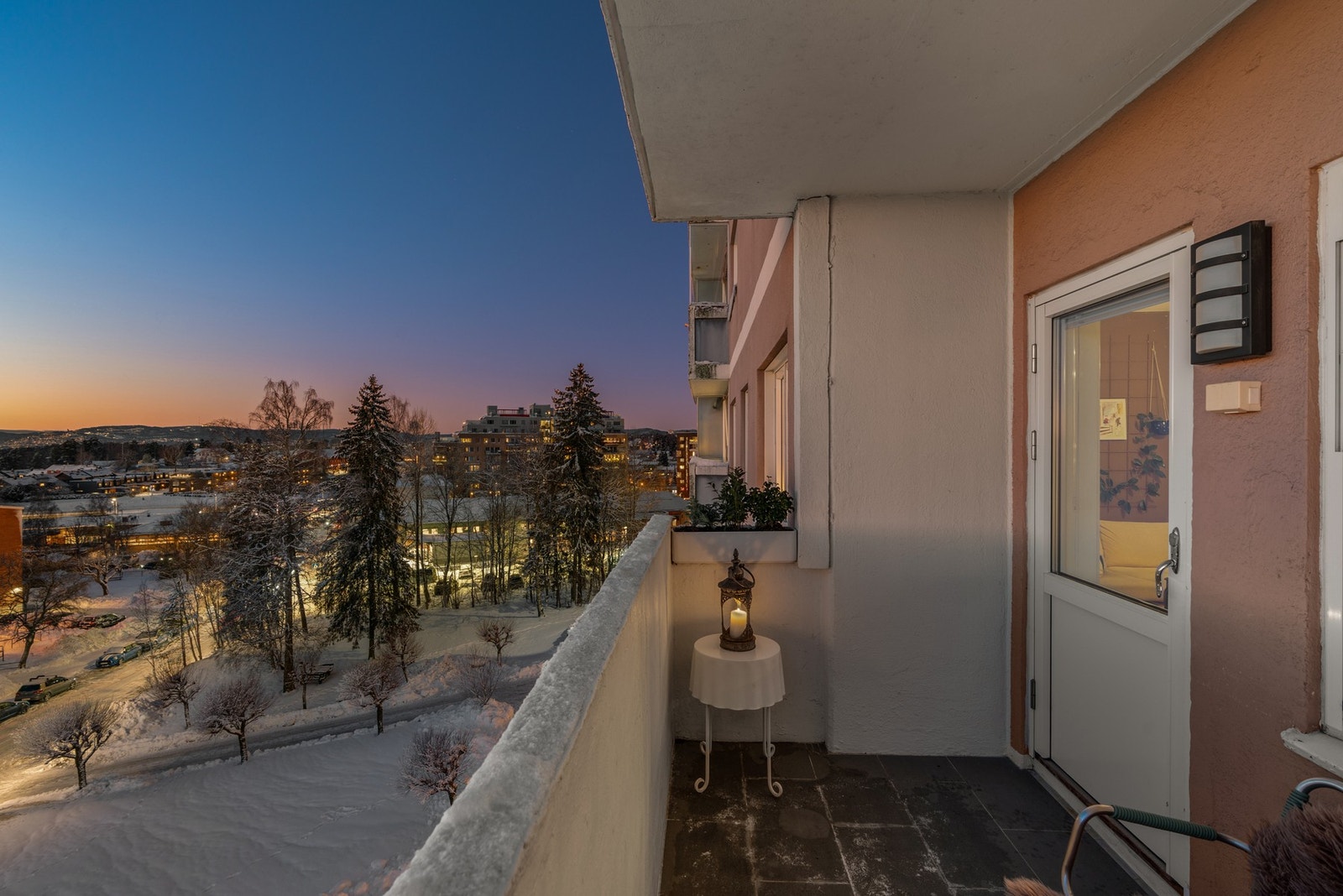 Fra stuen har man utgang til en herlig balkong Galleribilde