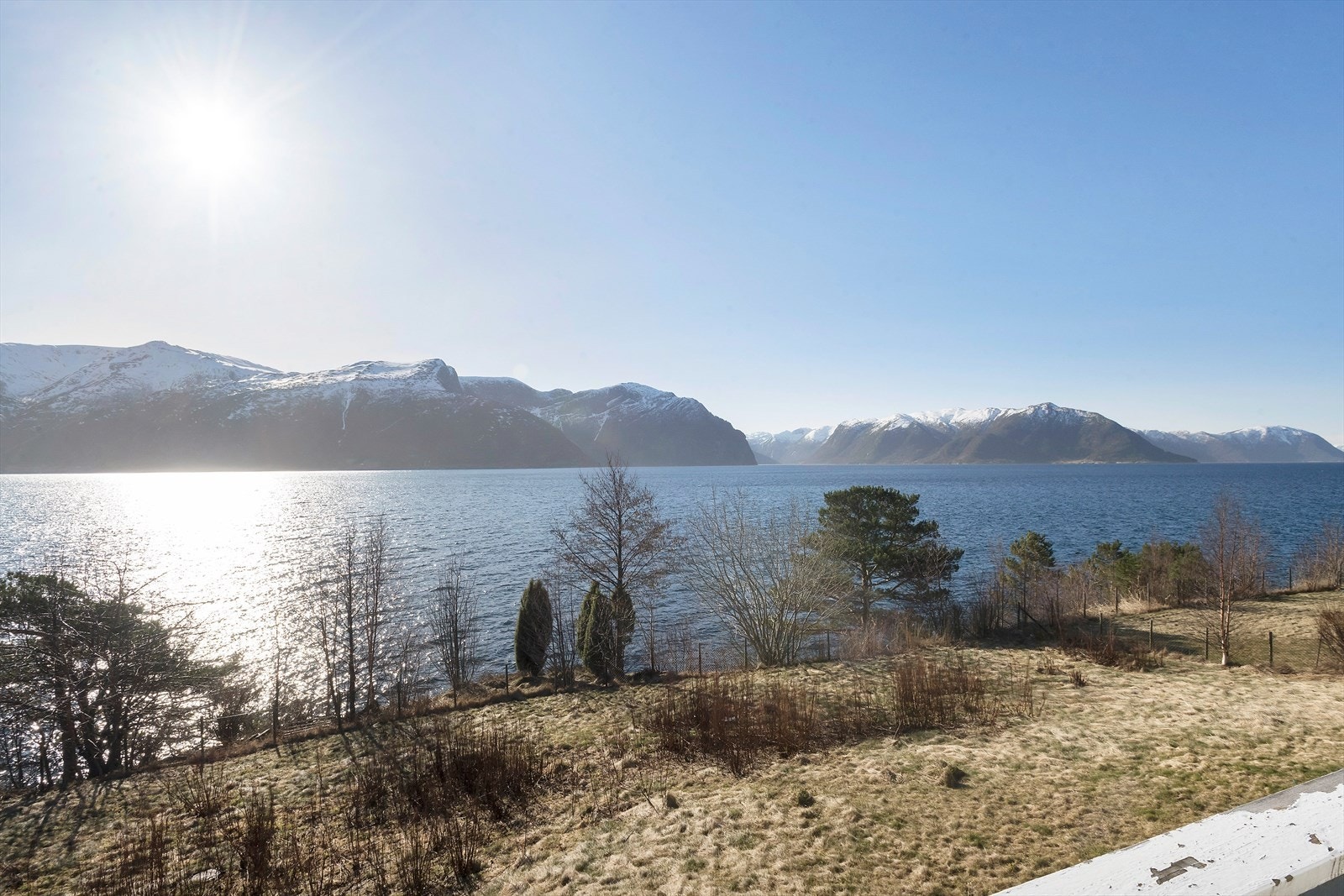 Nyt utsikta utover Sognefjorden Galleribilde