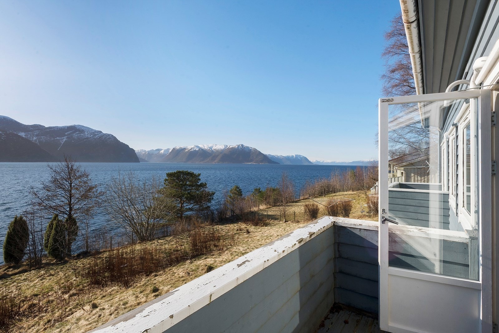Nyt utsikten utover Sognefjorden Galleribilde