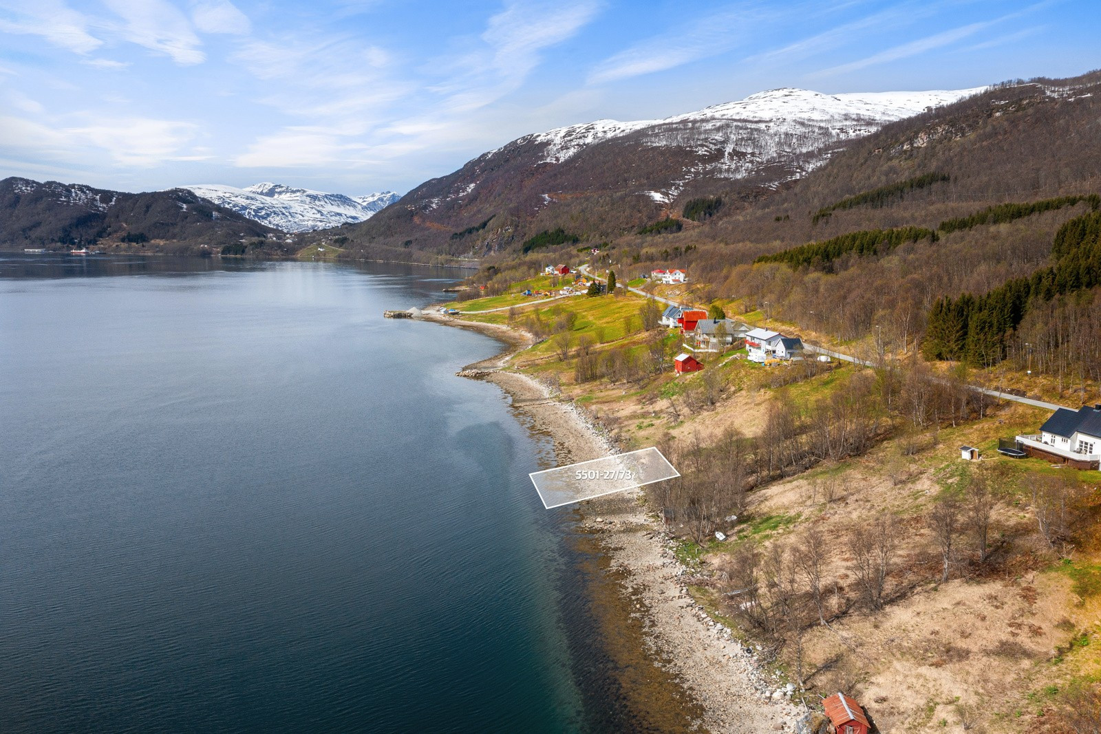 Nausttomt medfølger.