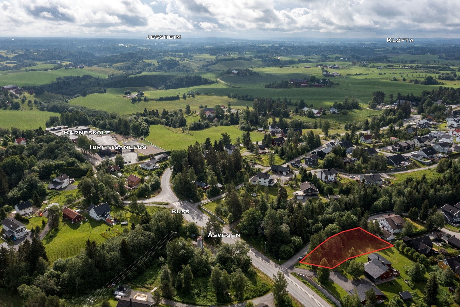 Med bil tar det ca. 19 min til Jessheim, 15 min til Oslo lufthavn Gardermoen og ca. 42 min til Oslo S. Galleribilde