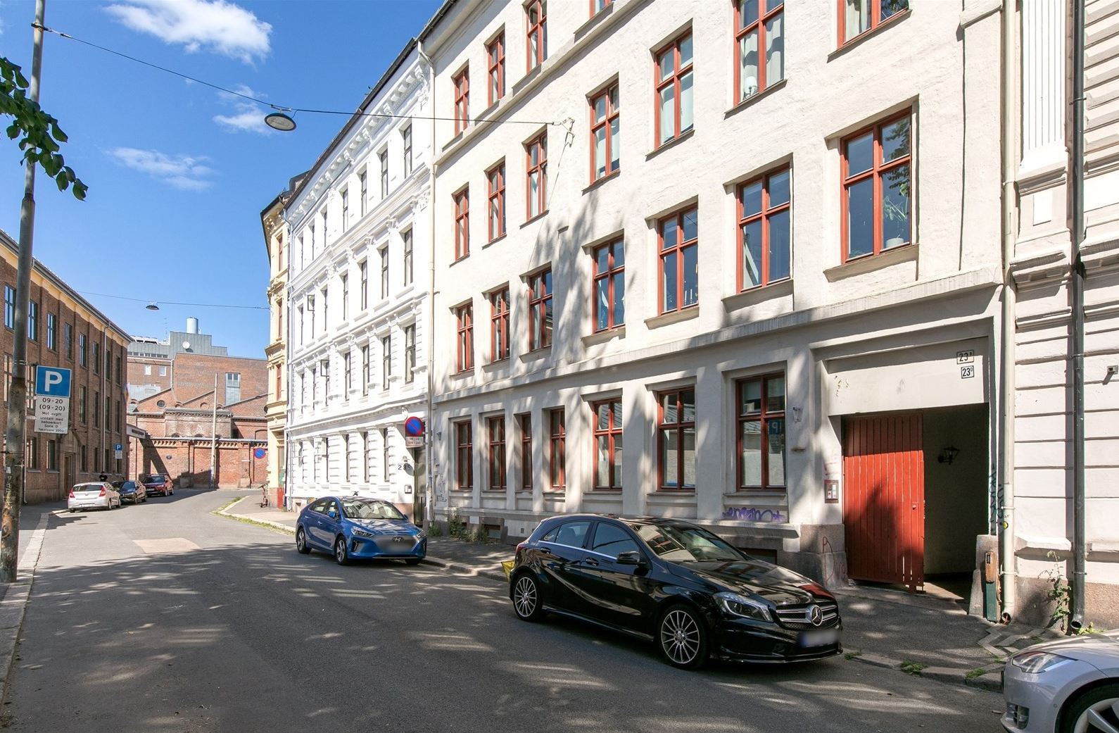 Fasaden sett utenfra. Leiligheten ligger i et meget populært og sentralt boligområdet på Grünerløkka. Galleribilde