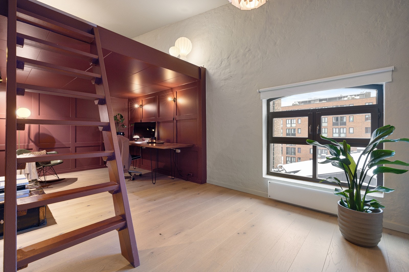 Rommet har en plassbygd hems på ca. 9 kvm. Galleribilde