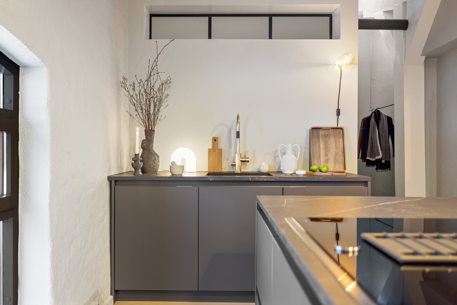 Godt med benkeplass for den glade hobby kokken. Galleribilde