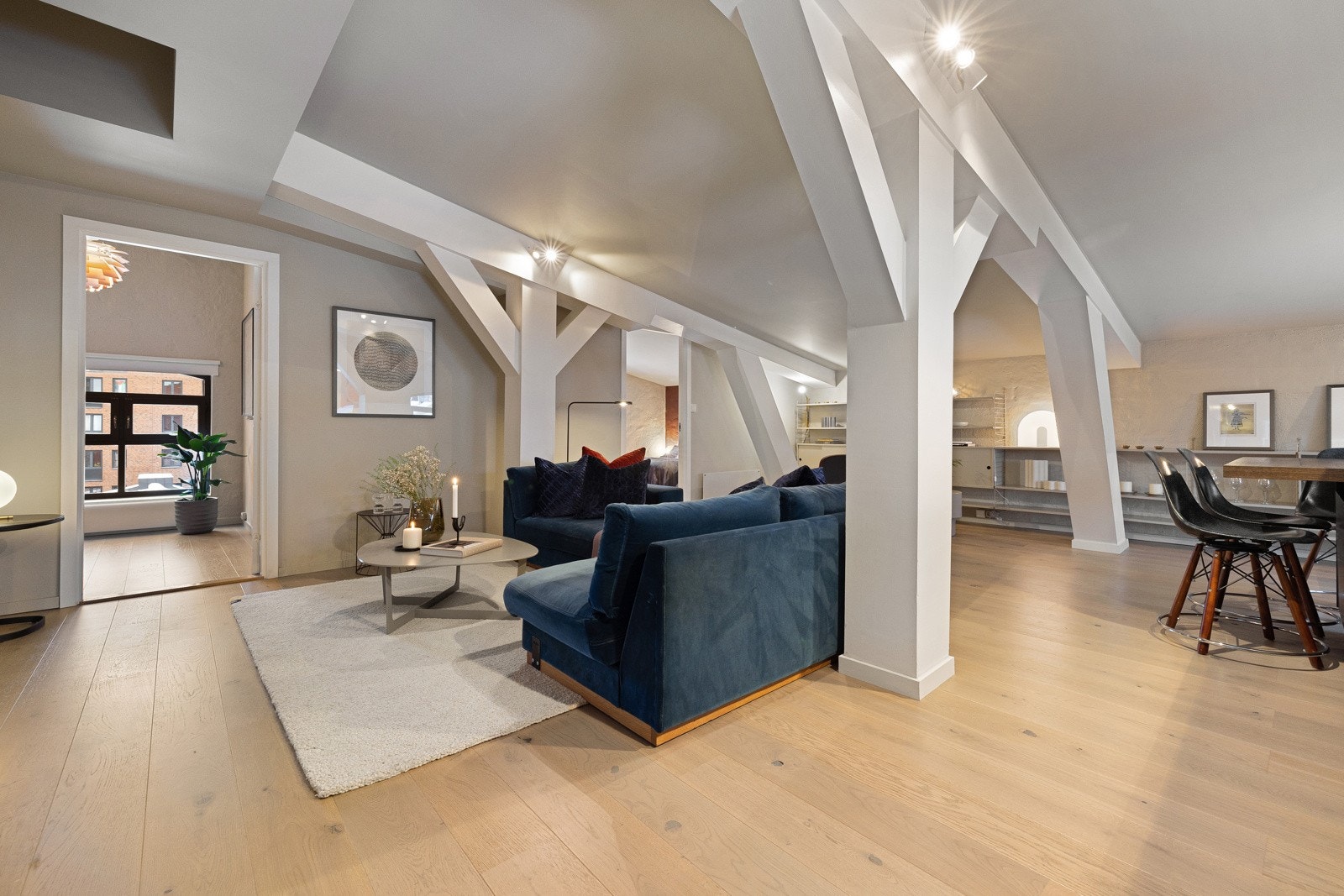 Fabrikken ble omgjort til leiligheter i 2010, og denne boligen har siden da blitt ytterligere moderne oppgradert. Galleribilde