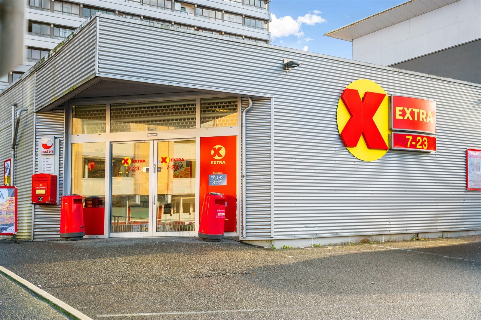 - Nærbutikken Coop Extra ligger bare 3 minutters gange unna leiligheten - Galleribilde