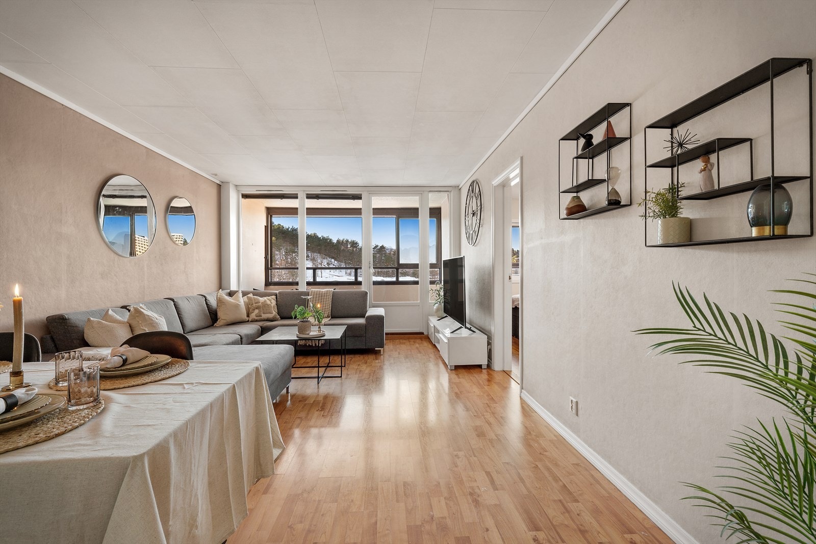 - Flott 3-roms leilighet med en herlig innglasset balkong vendt mot grønt - Galleribilde