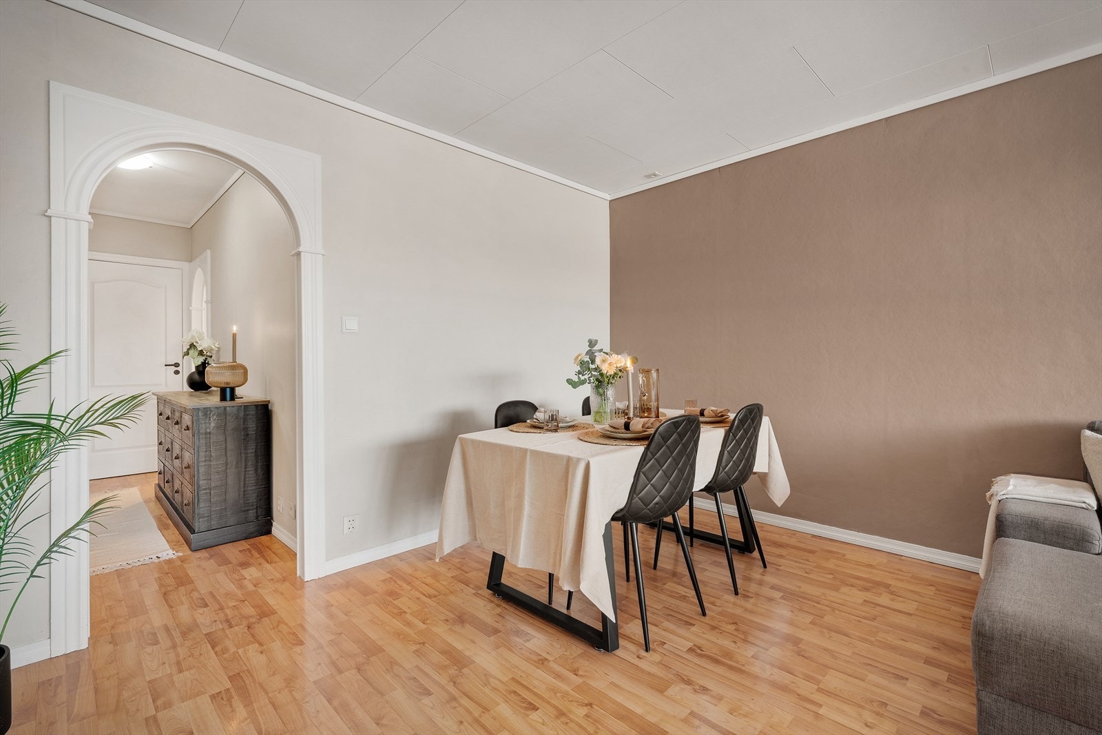 - Merk god plass til sofagruppe og spisegruppe - Galleribilde