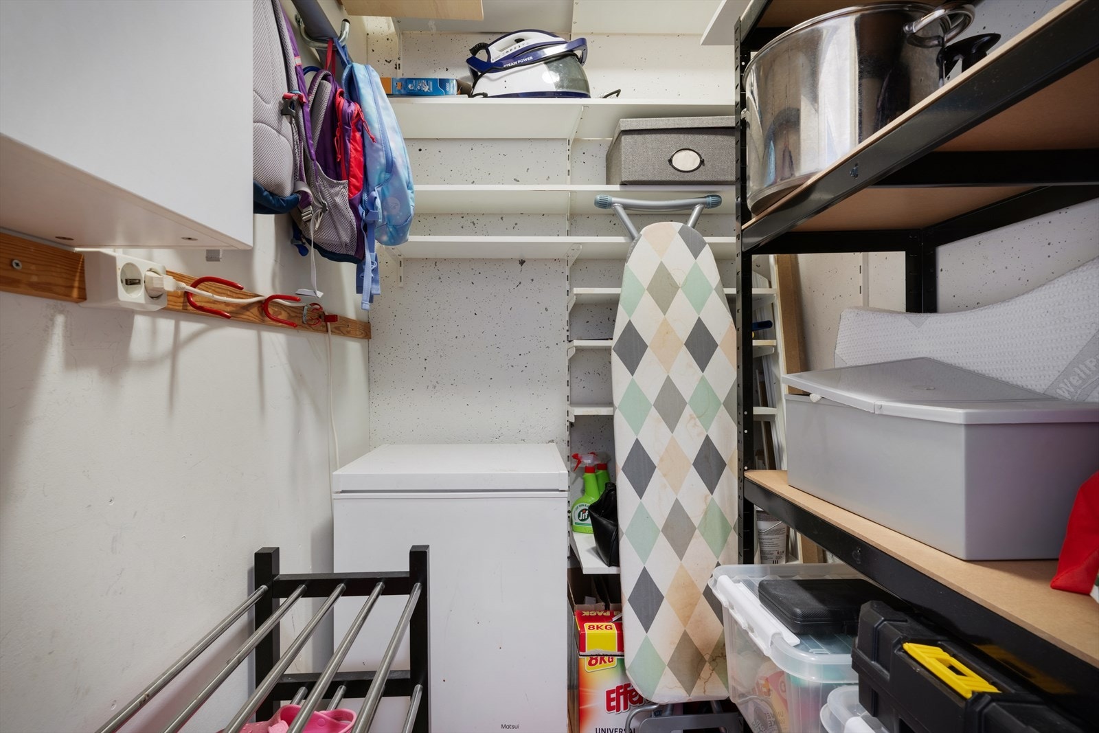 - Den innvendige boden måler 2,2m² og har god plass til oppbevaring av hverdagslige ting - Galleribilde