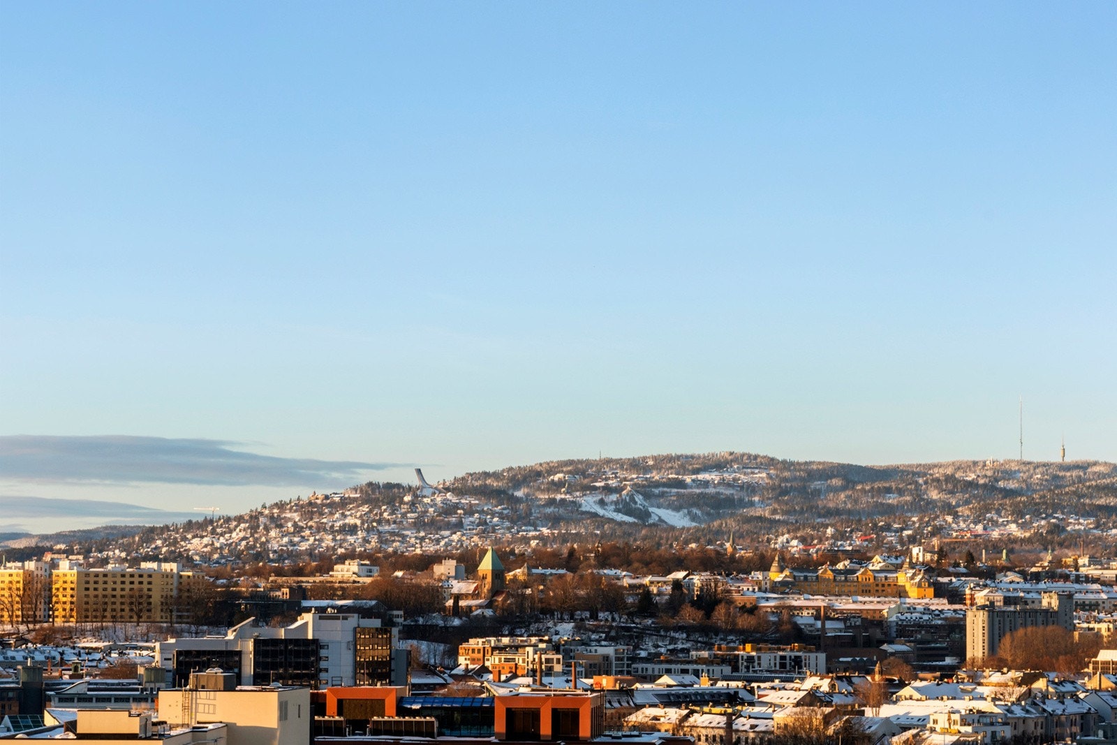 Utsikt mot Holmenkollen og Nordmarka Galleribilde