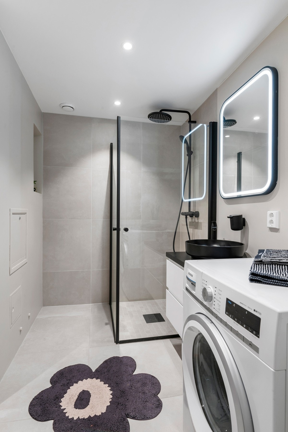 Bad med opplegg for vaskemaskin Galleribilde