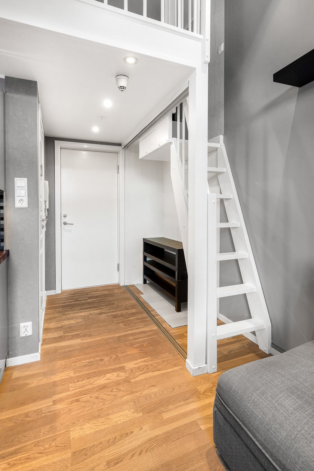 Entré med dørcallinganlegg som har åpnerfunksjon Galleribilde