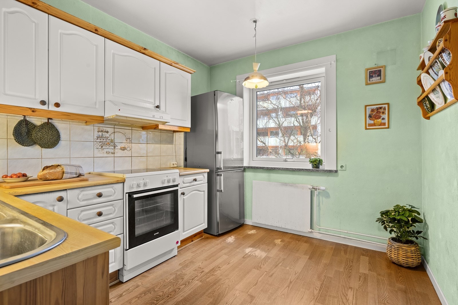 Romslig separat kjøkken med stort potensiale Galleribilde