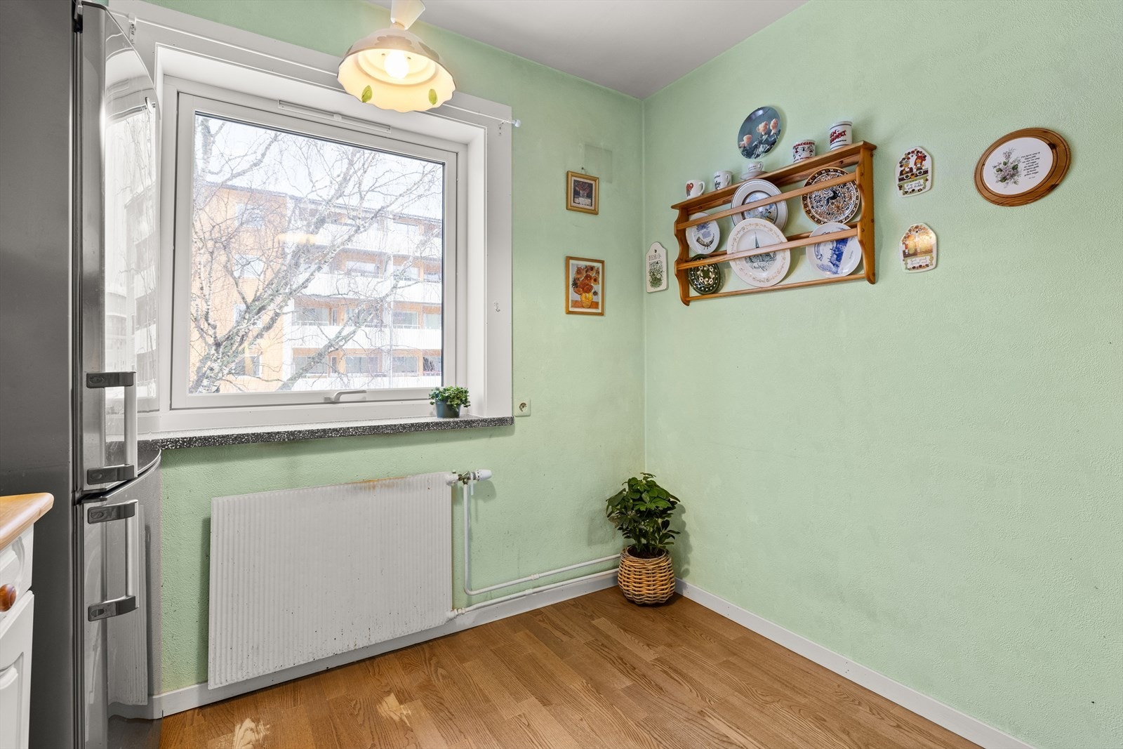 Det er mulighet for å etablere et ekstra soverom ved å flytte kjøkkenet ut til stuen. Interessenter må selv undersøke dette nærmere og evt. innhente godkjennelse fra styret Galleribilde