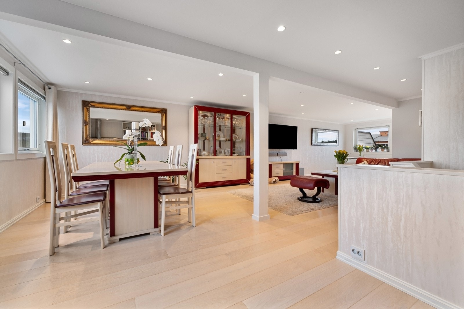 Himlingen er pent lyssatt med downlights. Galleribilde