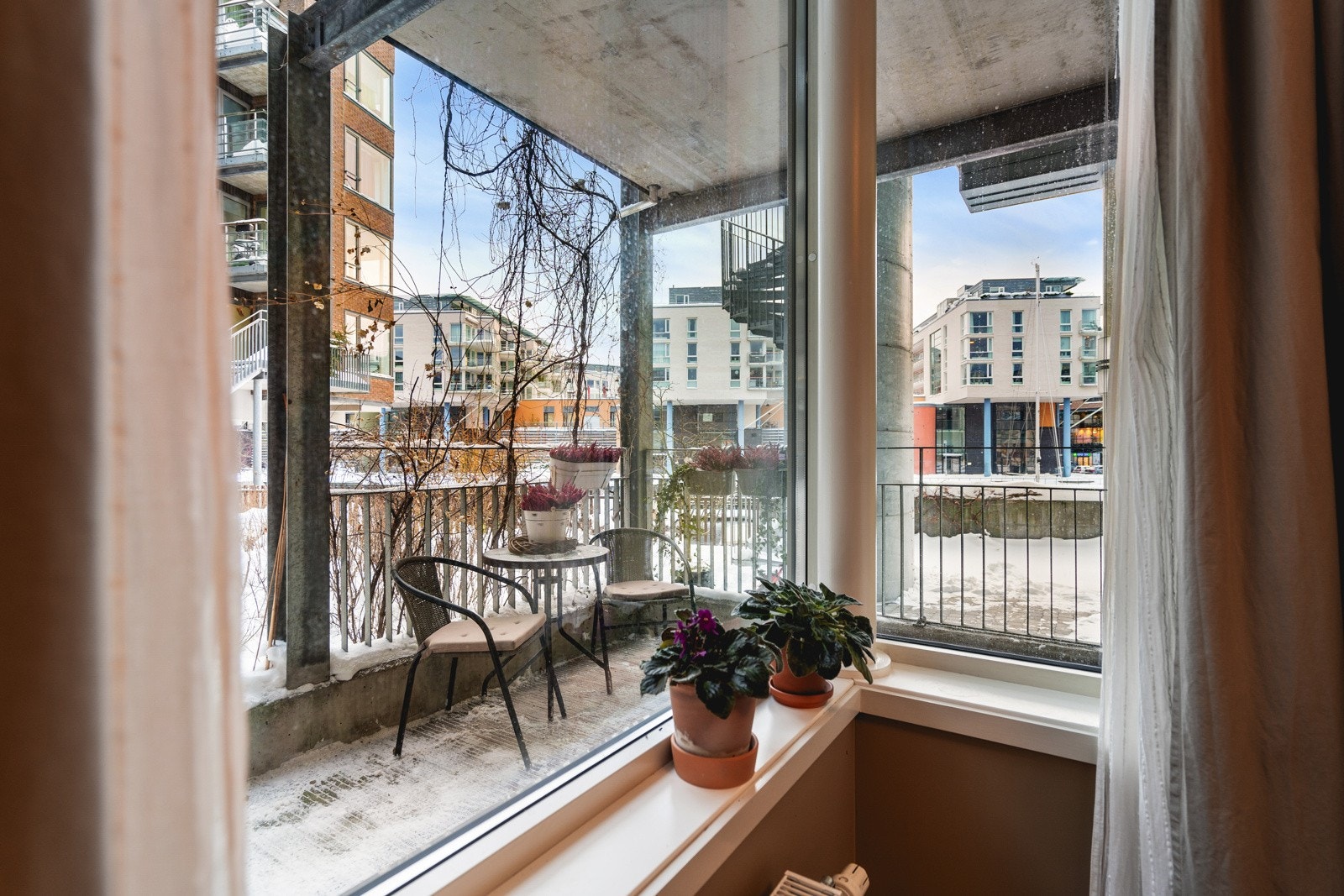 Rommene vender ut mot rolige omgivelser. Galleribilde