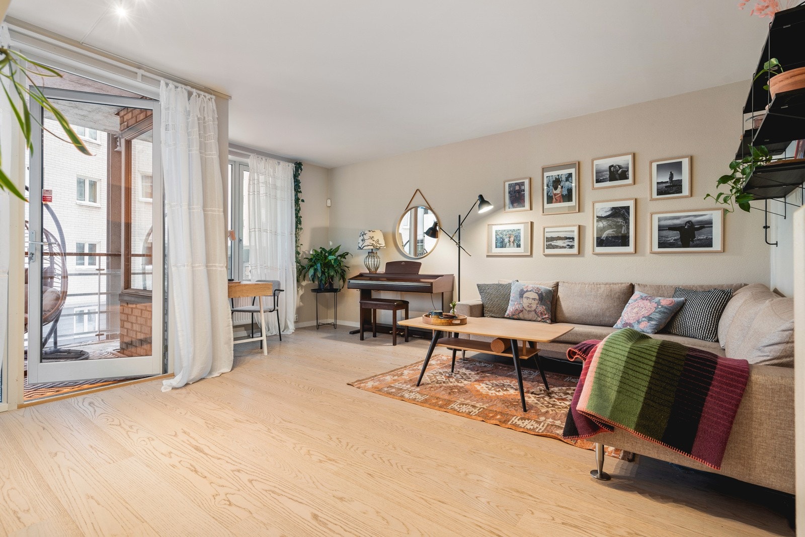 Stor, moderne 4-romsleilighet med svært god beliggenhet på Nedre Elvehavn med herlig utsikt over kanalen. Galleribilde