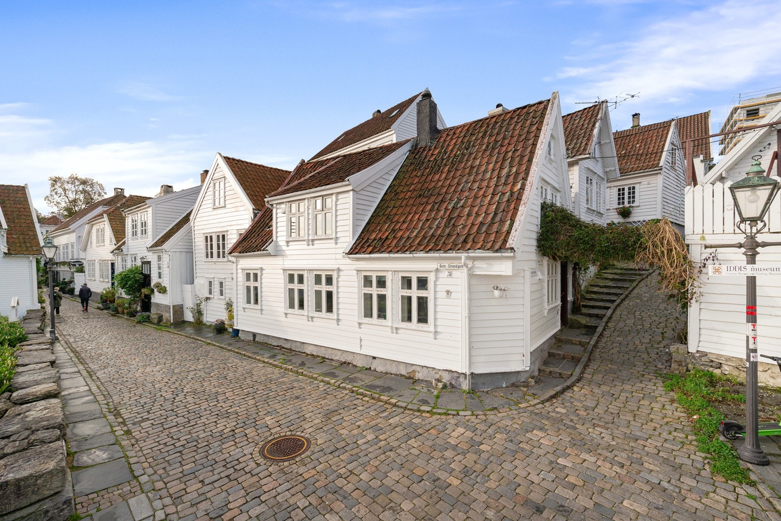 EIE Eiendomsmegling v/ Jr. Partner Håkon Hovland presenterer Øvre Strandgate 78! Galleribilde