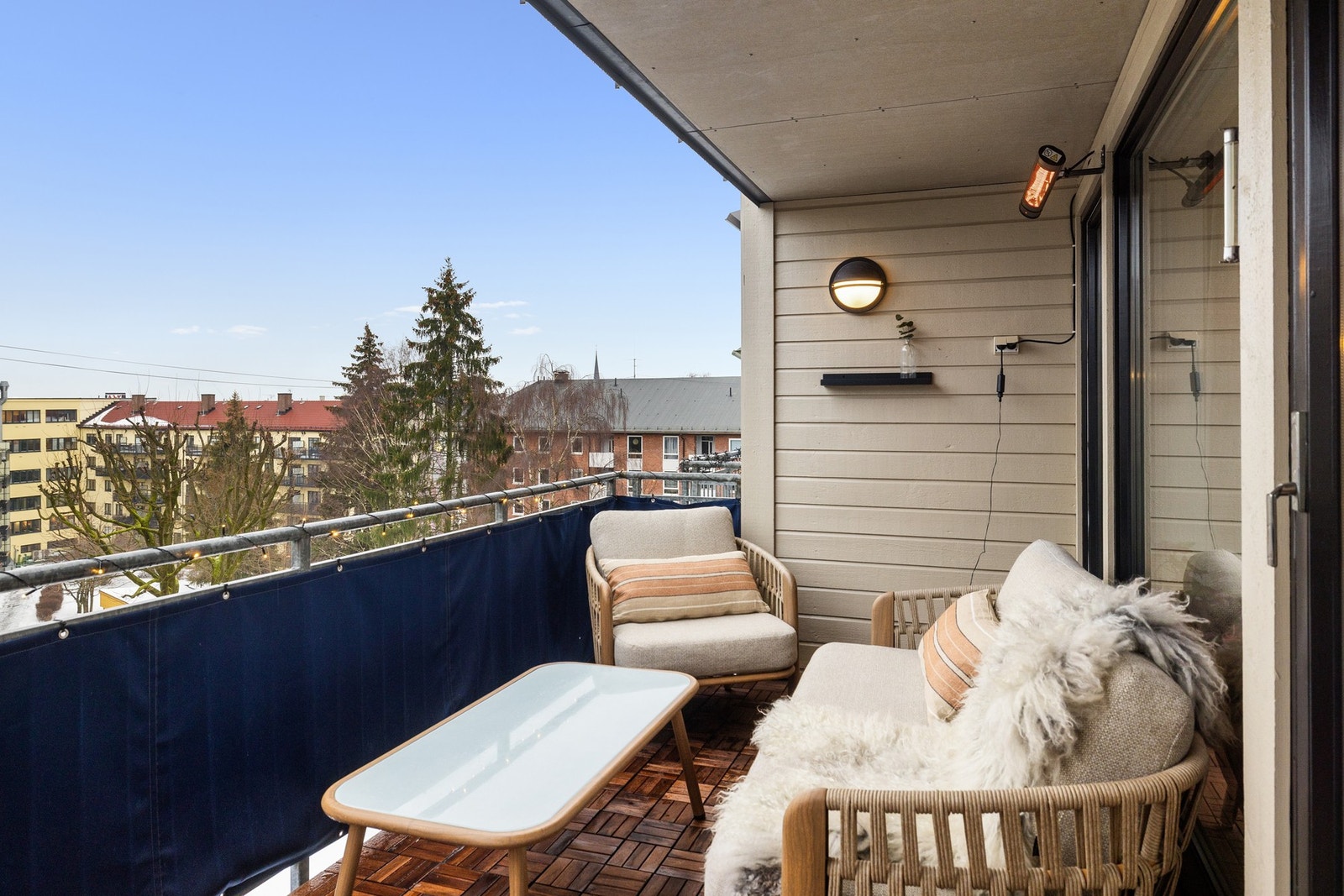 På balkongen er det tilgang til en praktisk utvendig bod på 2 m². Balkonggulvet ble skiftet ut i 2024. Galleribilde