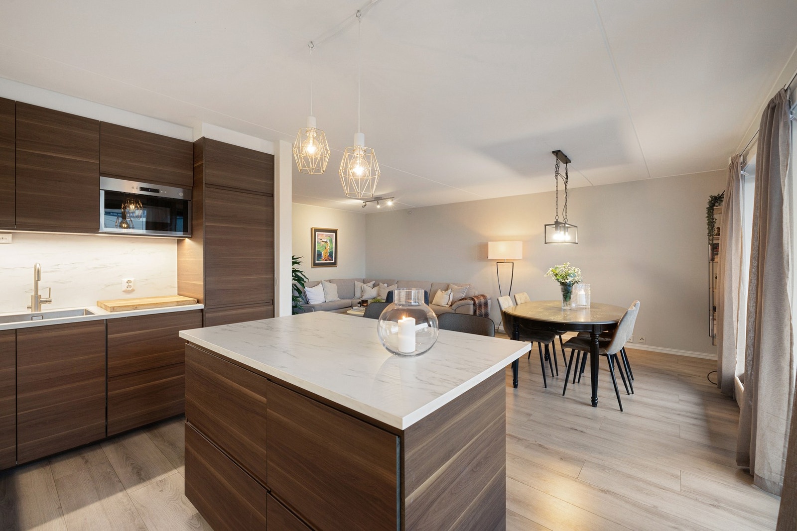 Attraktiv 3-roms toppleilighet med både balkong, heis og garasje, beliggende på Øvre Grünerløkka. Galleribilde