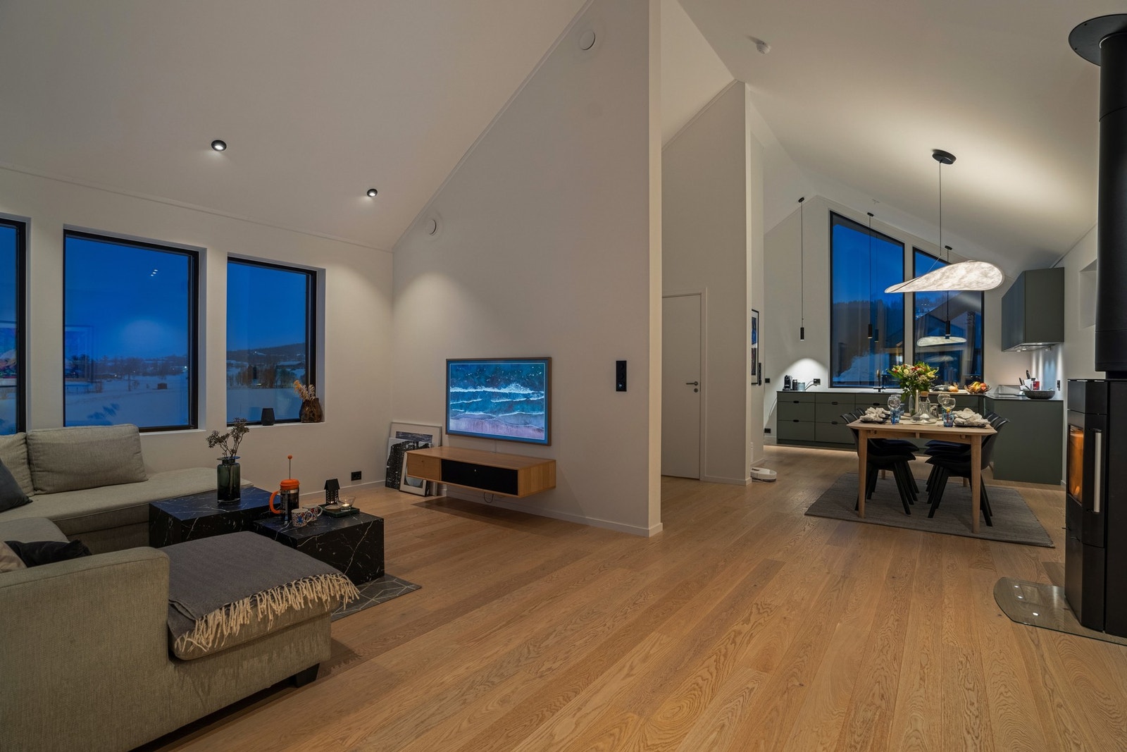 Boligen er påkostet med blant annet gulvvarme på stue og kjøkken Galleribilde