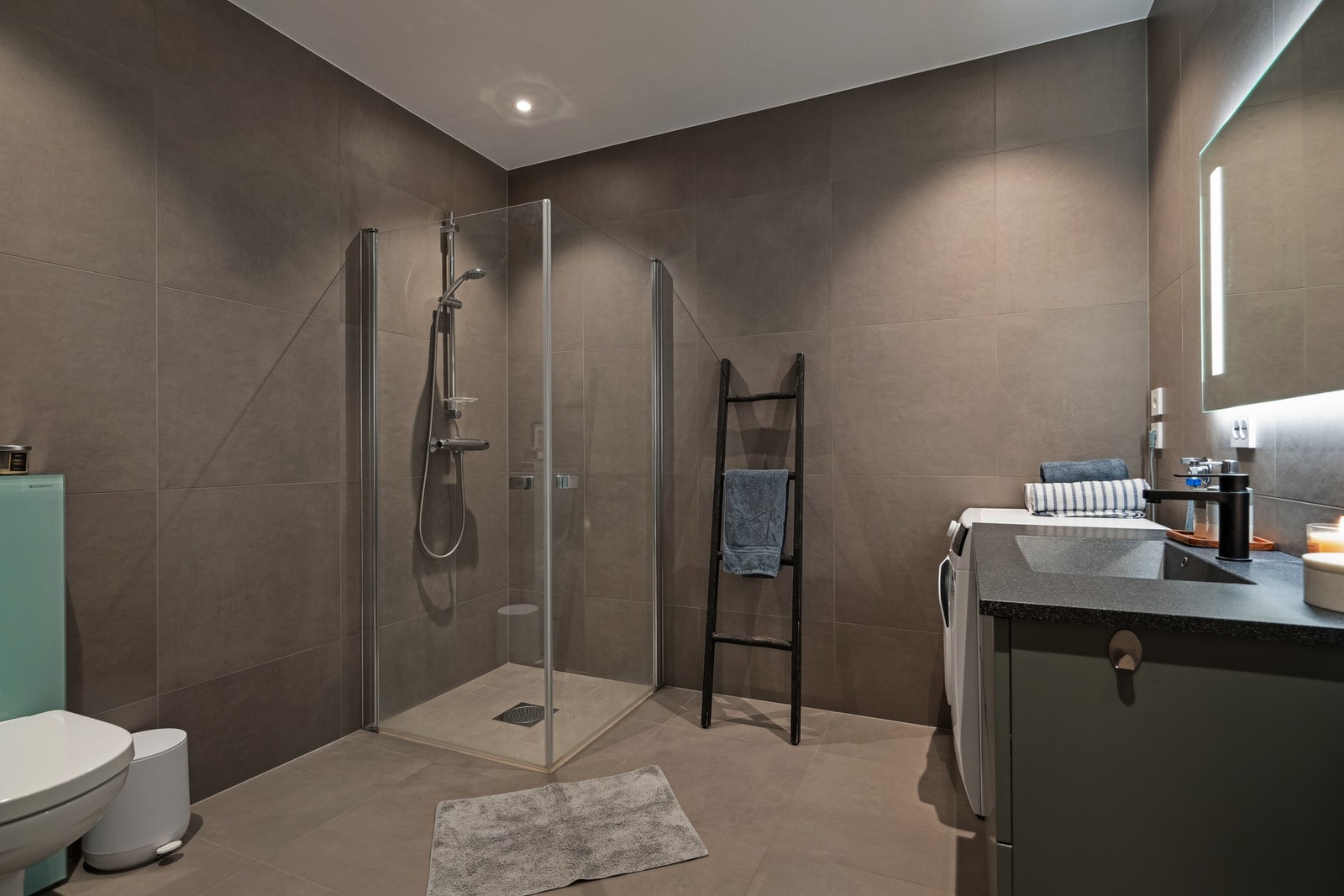 Flislagt delikat bad Galleribilde