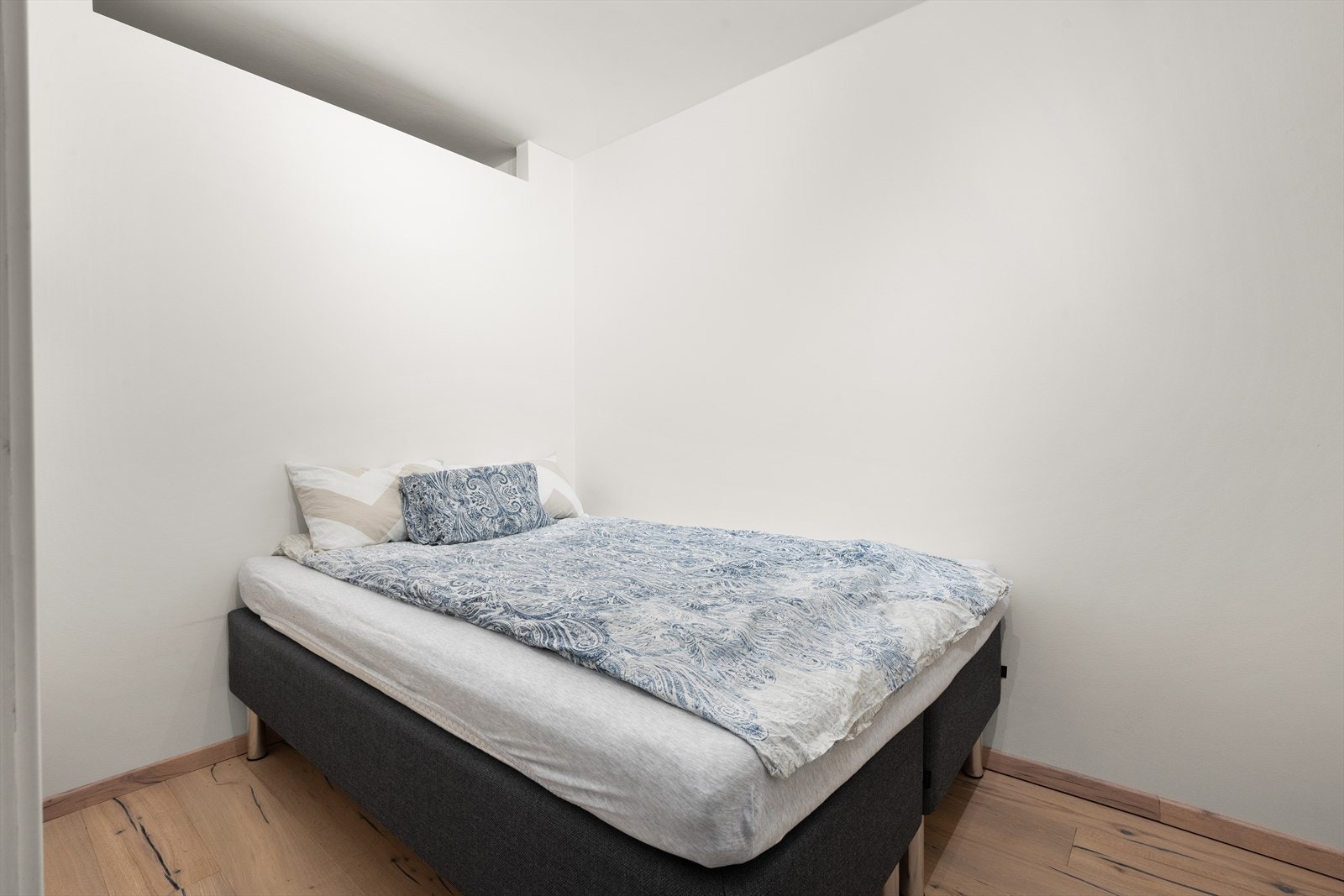 Alkoveløsning med plass til større seng. Galleribilde