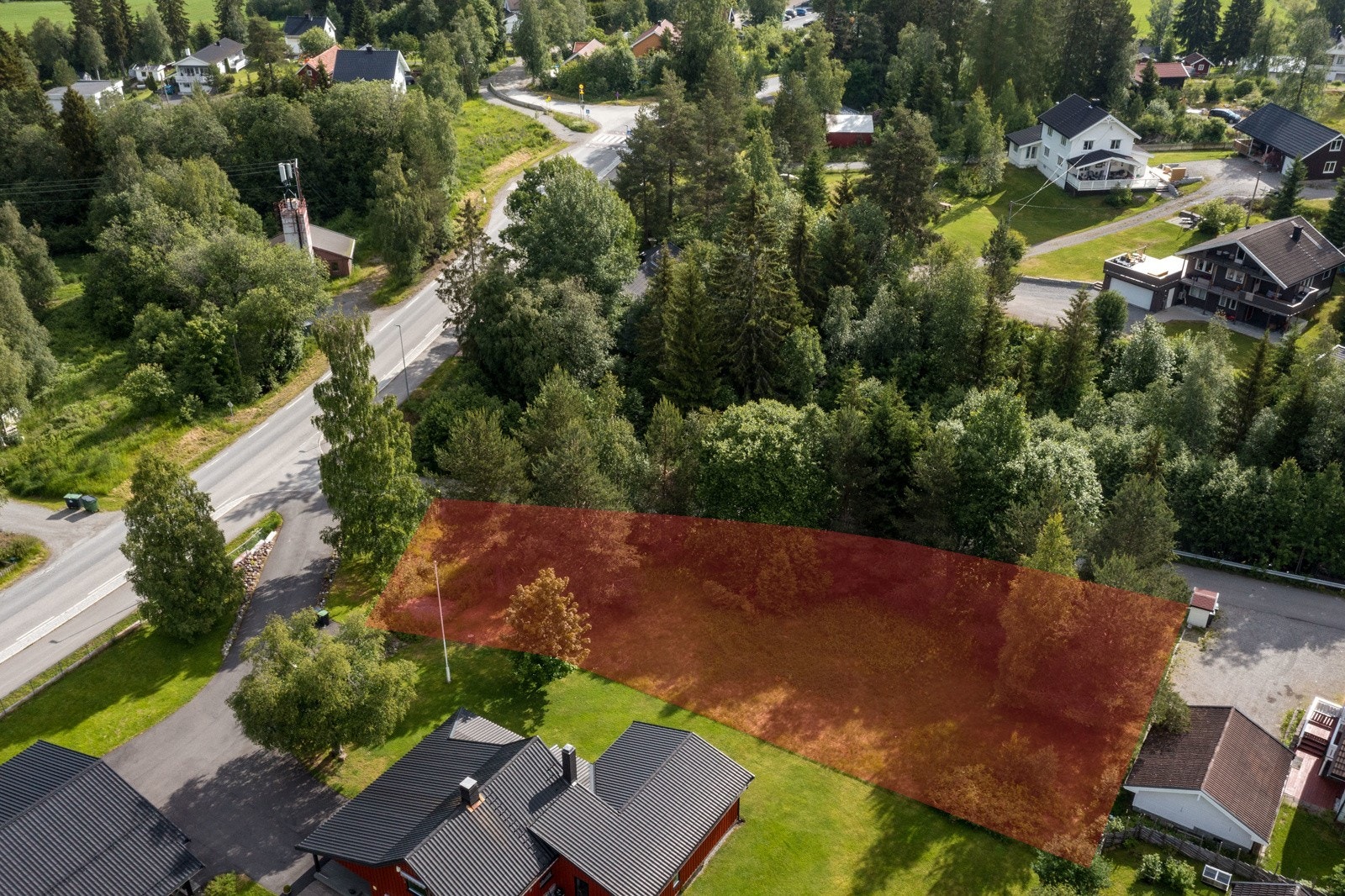 Solrik boligtomt regulert til boligformål (enebolig) med BYA = 25% Galleribilde