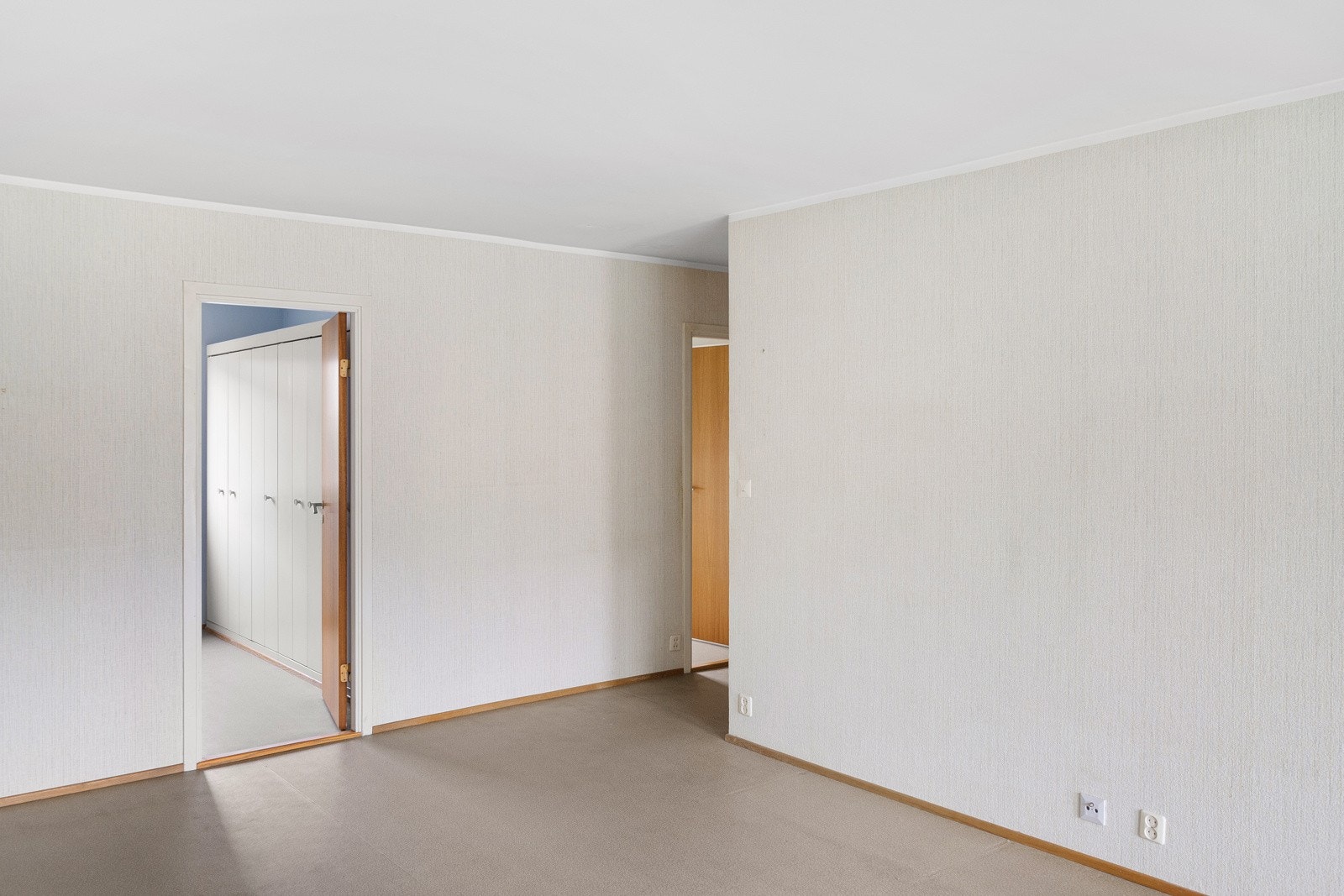 Stue med god plass til møblering. Galleribilde