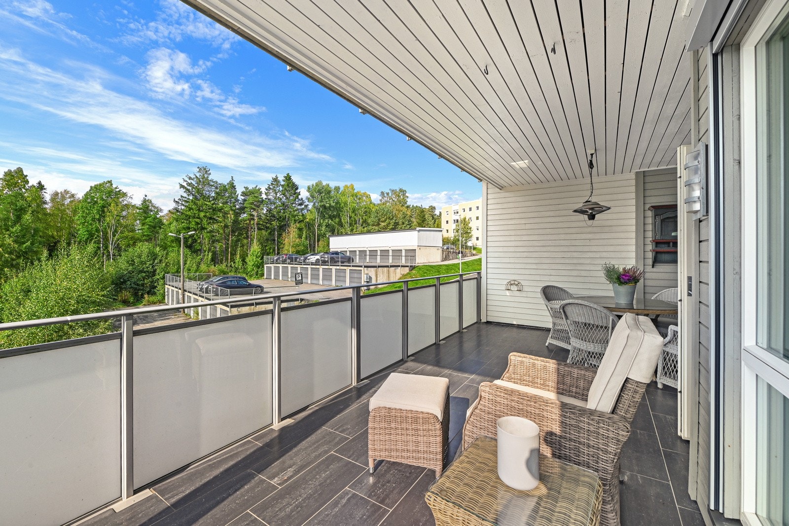 Stor overbygd terrasse mot syd og vest Galleribilde