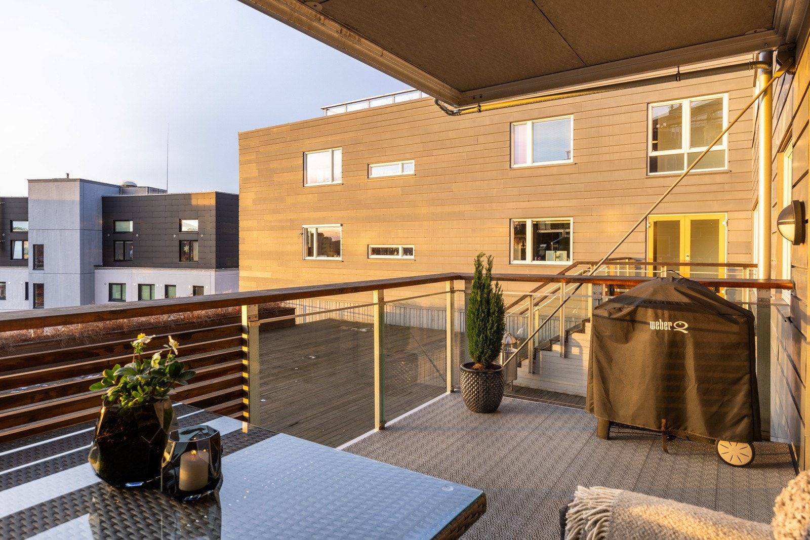 Borettslaget oppgraderte balkongene i 2019. Det ble lagt nytt dekke på gulv, etablert nye skillevegger mellom naboer, byttet glassvegger og reparasjon av håndløper. Galleribilde