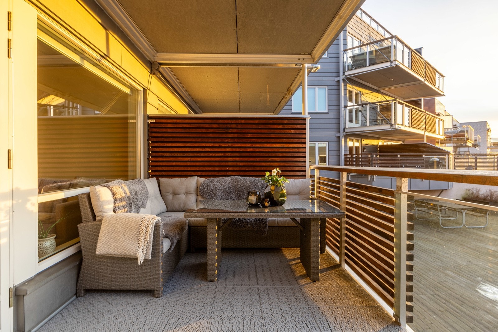 Fra stuen er det adkomst til en herlig, vestvendt balkong på ca. 12 kvm. Galleribilde