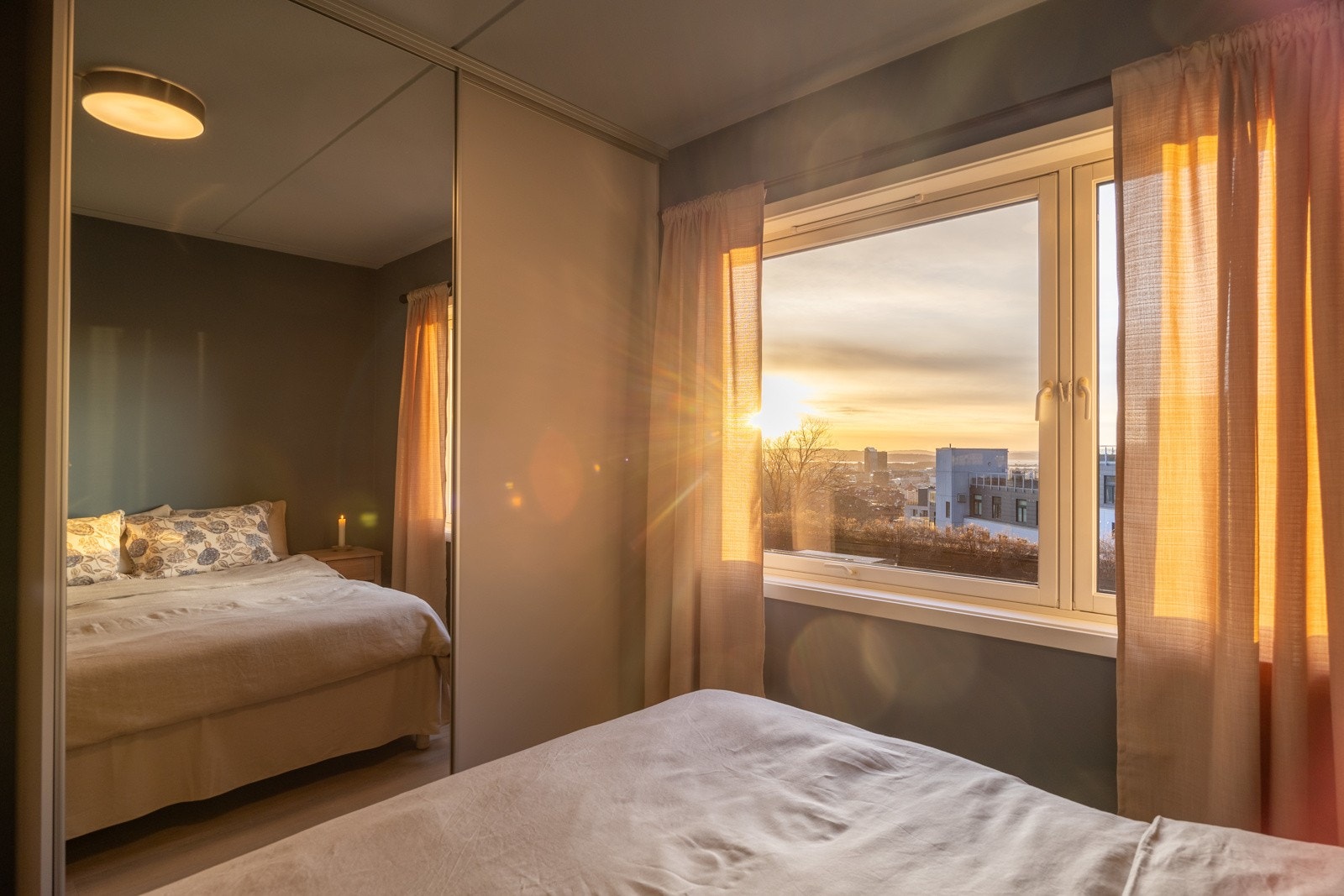 Soverommene har den samme, nydelige utsikten som man får fra stuen. Galleribilde