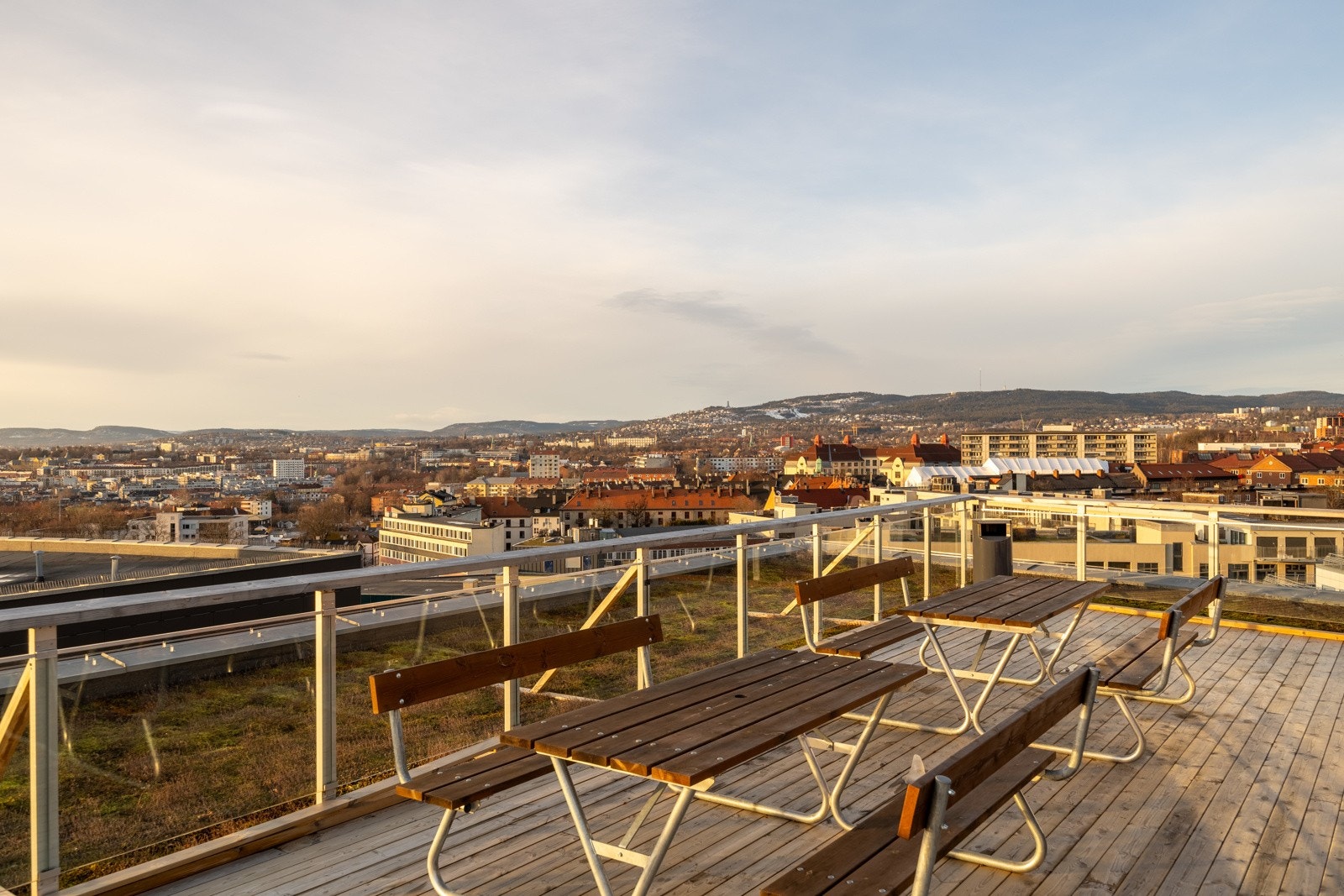 Hasleveien 15 har en nydelig beliggenhet øverst på Carl Berner. Galleribilde