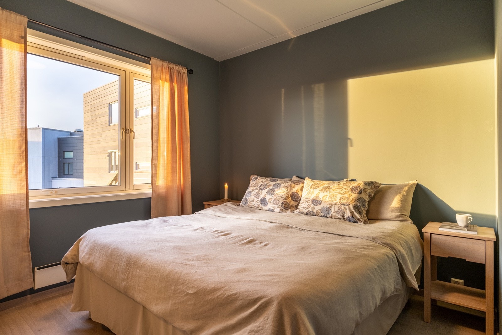 Det er god plass for innredning med dobbeltseng. Galleribilde