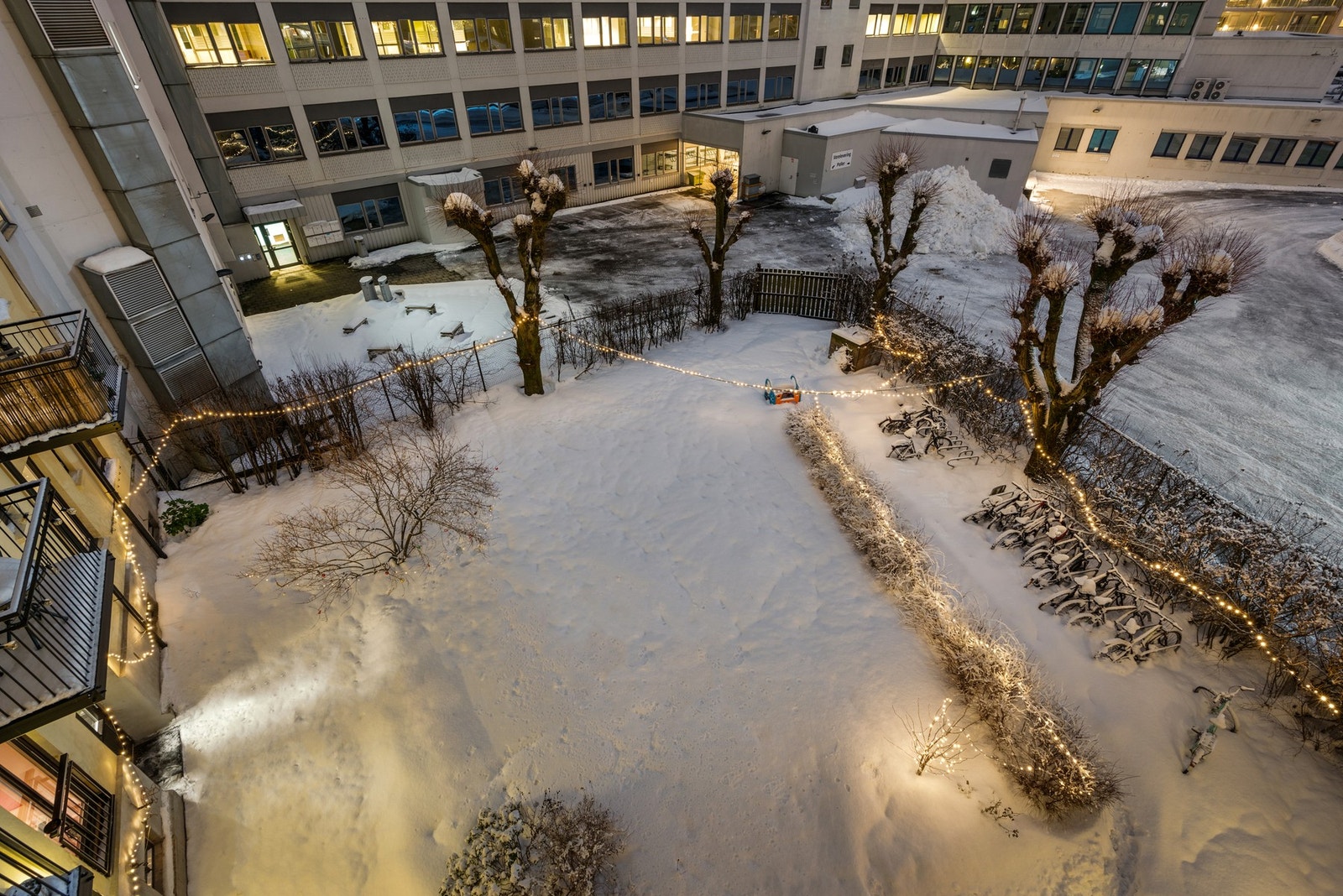 Sameiet har en felles bakgård som er en liten oase for sameiets beboere Galleribilde