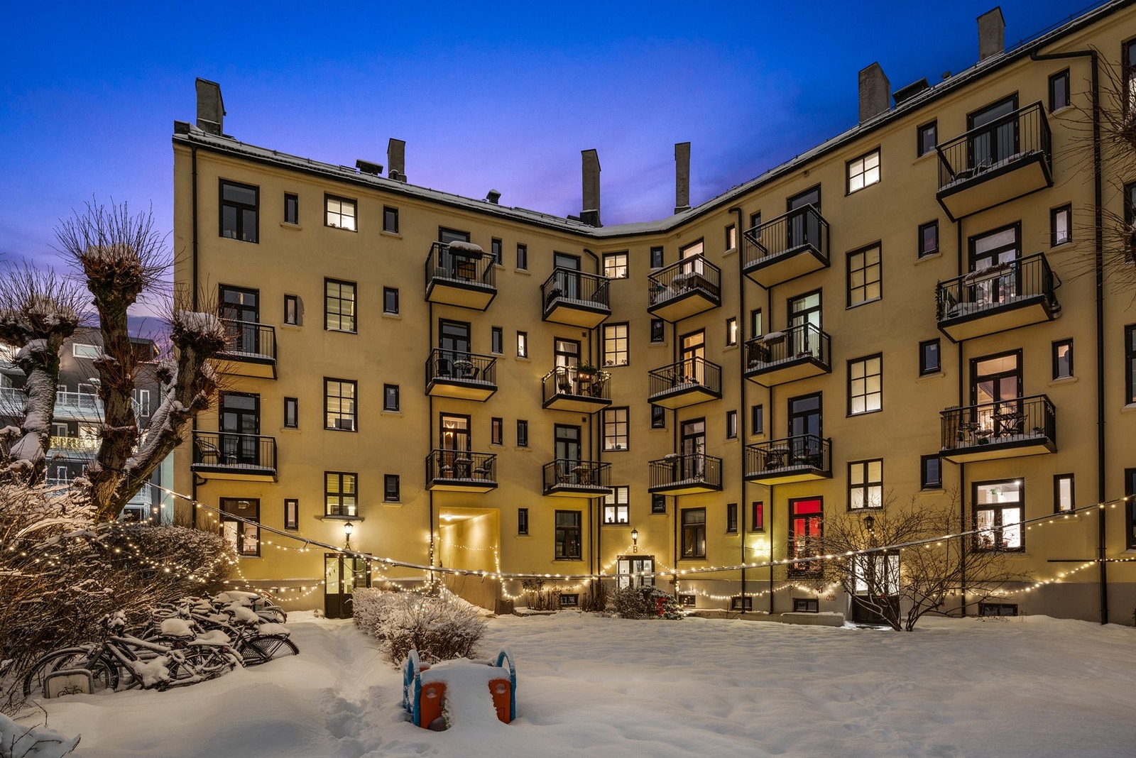 Klassisk bygårdsbebyggelse i sentrale Sandakerveien, mellom populære Torshov og Nydalen Galleribilde