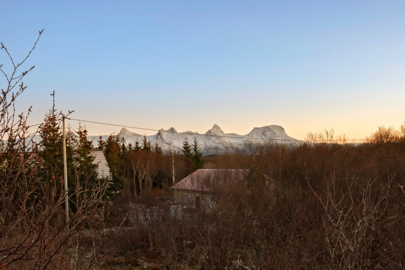 Velkommen til Nord-Herøyveien. Tomtesalg med gode solforhold og usjenert beliggenhet. Galleribilde