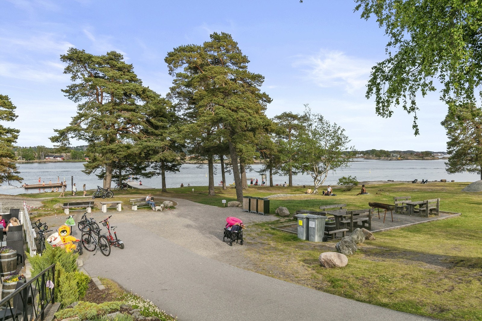 Kort gangavstand til populære Granholmen badestrand Galleribilde