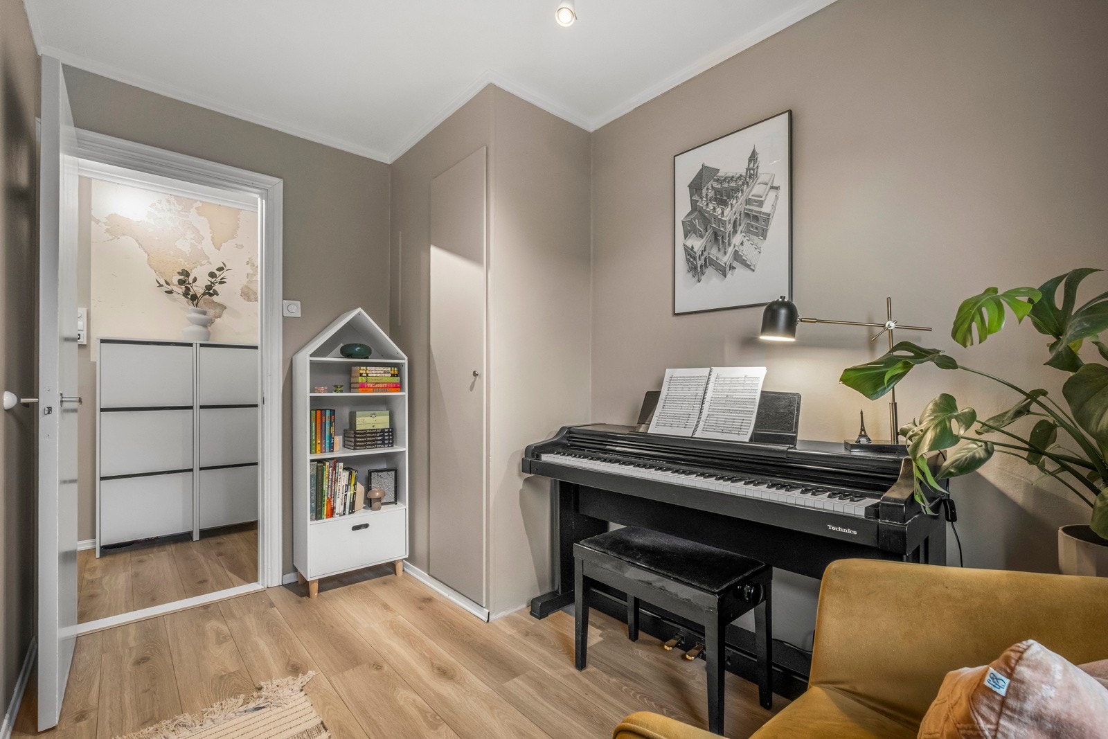 Dette rommet passer utmerket som f.eks. barnerom, gjesterom og/eller kontor. Galleribilde