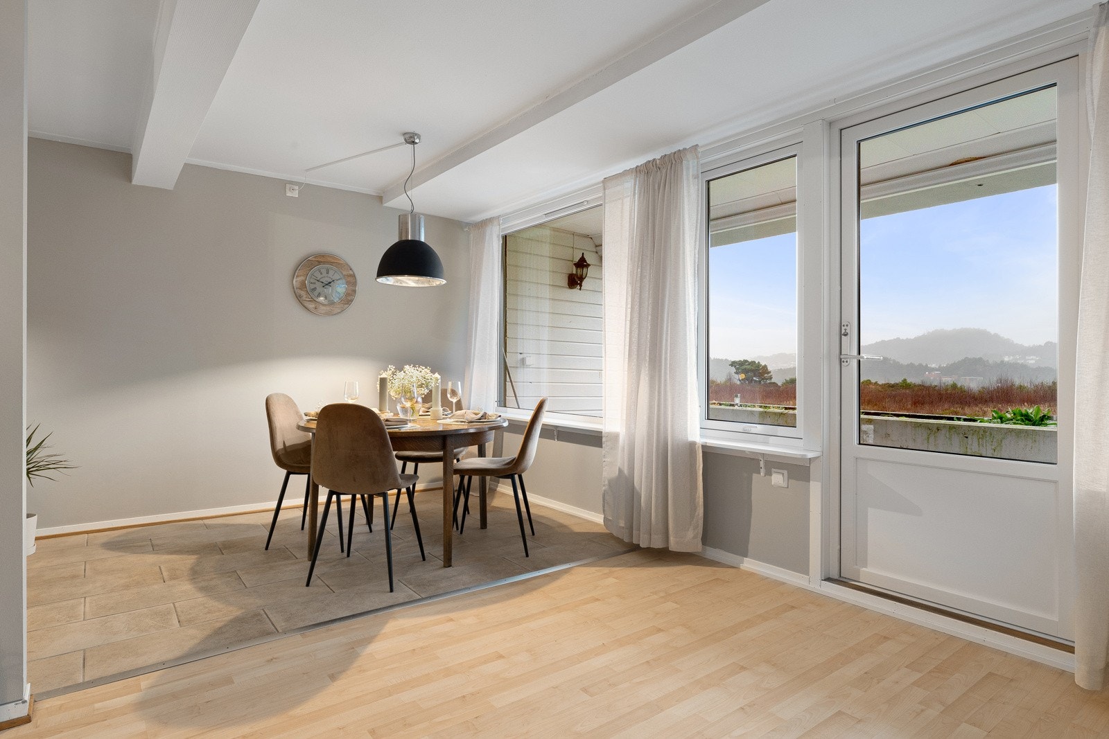 - I fra stuen har du utgang til terrassen - Galleribilde