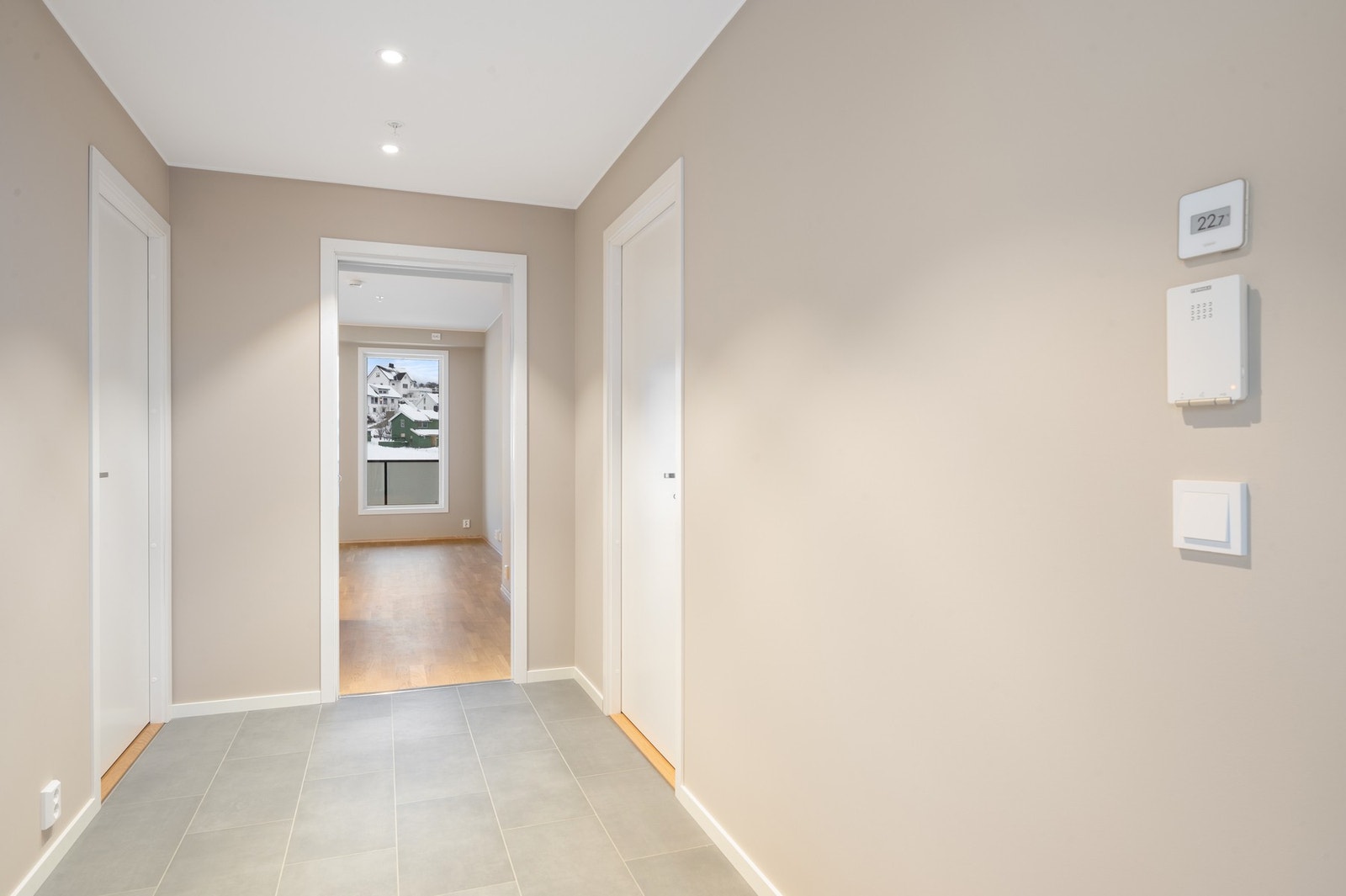 Leilighetens entré er oppgradert med gulvflis. Galleribilde