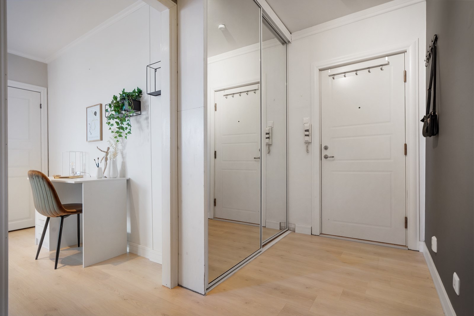 - Velkommen inn til visning. Husk visningspåmelding - Galleribilde